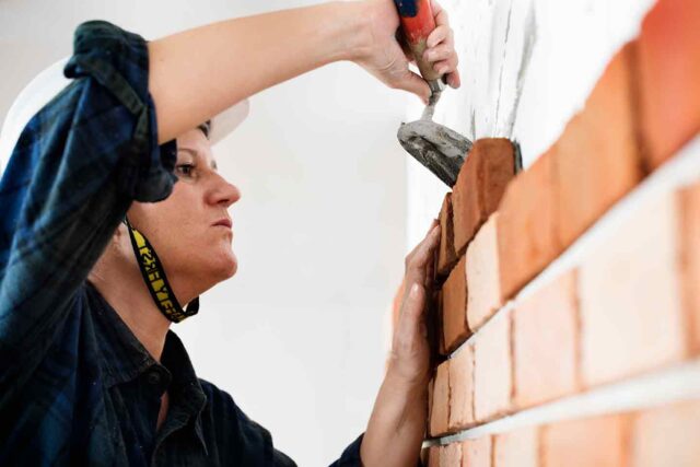 What Does A Bricklayer Do?